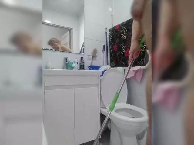 Arlisaac from BongaCams