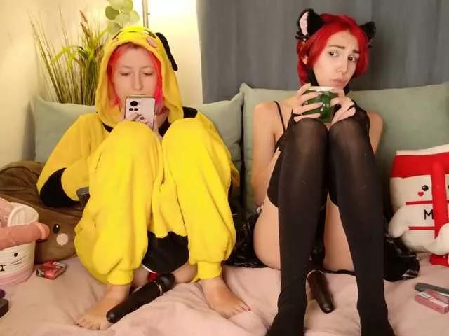 Sexy Bloom-and-Shen wants you to fuck their body now Bloom-and-Shen from BongaCams