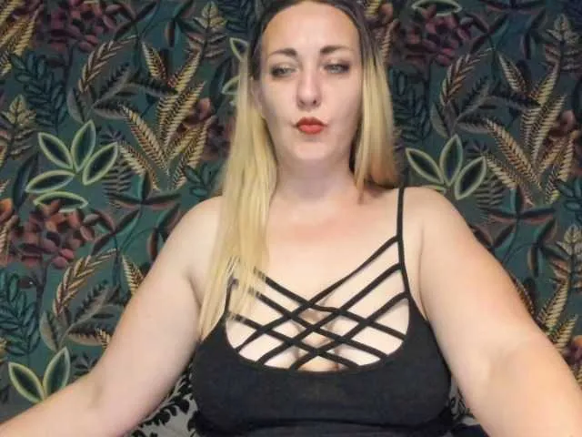 Cristina3112 — #lovense #smoke #milf #mature #squirt #make it rain with the magic 38 tokens 