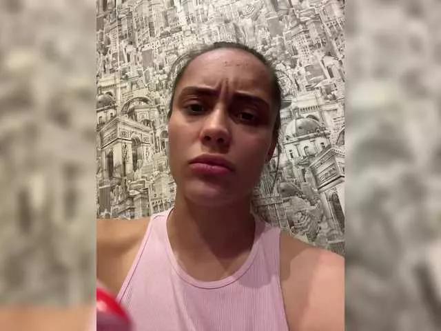 Crystal04 on BongaCams
