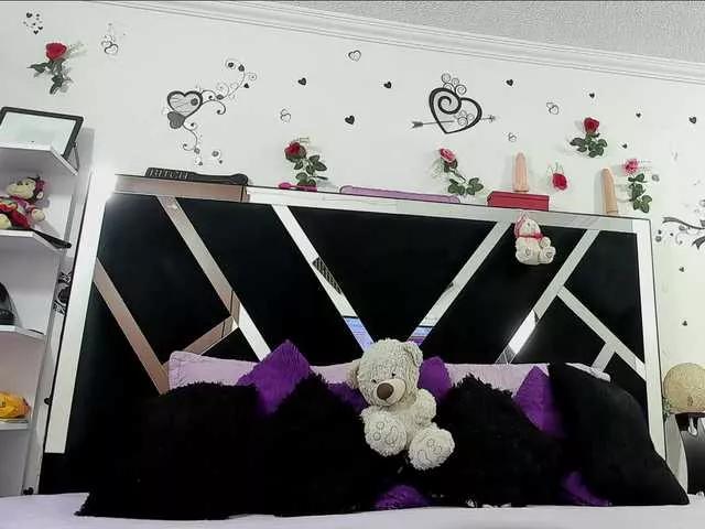 Gorgeous Dreamgirlss wants you to fuck their body now Dreamgirlss from BongaCams