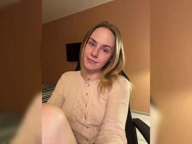 Join Elegantbabe, she wants to masturbate for you elegantbabe from BongaCams