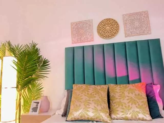 BongaCams EmaaTaylor EmaaTaylor from BongaCams