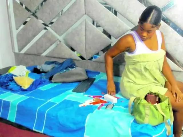 Join EvaxEmma, they want to masturbate for you EvaxEmma from BongaCams