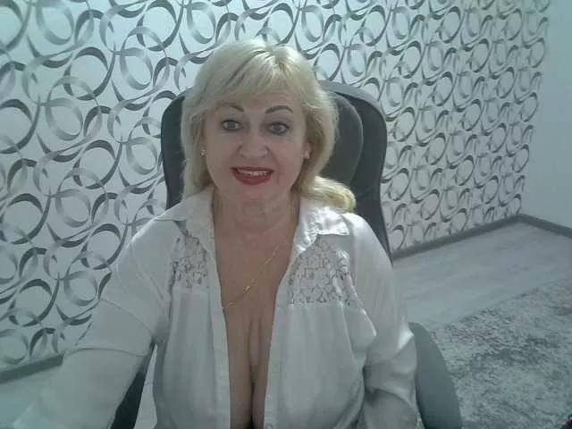Admire Helen88888, she wants to masturbate for you helen88888 from BongaCams