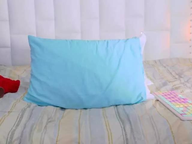 Check out Indiancutiie, she wants to masturbate for you Indiancutiie from BongaCams