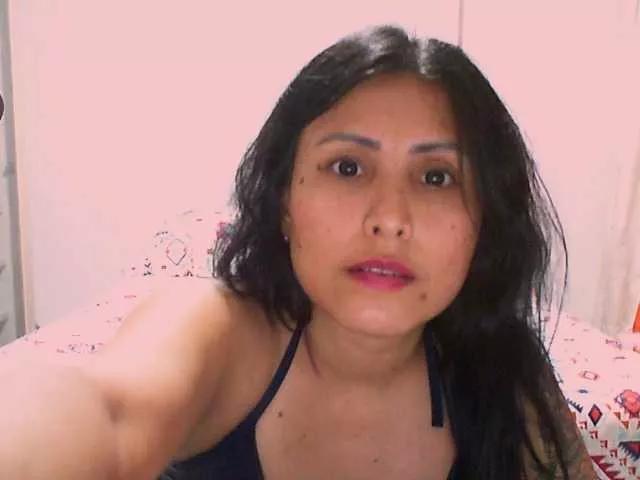 Masturbate to slutty performer Julianatasty julianatasty from BongaCams