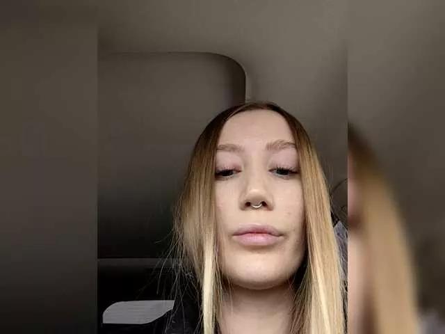 lana-lana03 from BongaCams