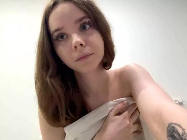 Gorgeous Lil-RO-XO wants you to fuck her body now Lil-RO-XO from BongaCams