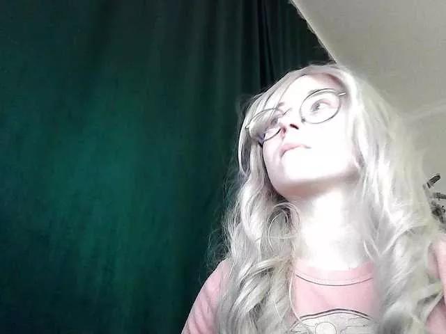 Admire LunaSky, she wants to masturbate for you LunaSky from BongaCams