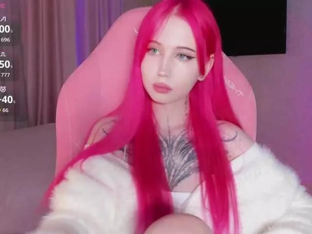 Admire Luvsoak, she wants to masturbate for you luvsoak from BongaCams