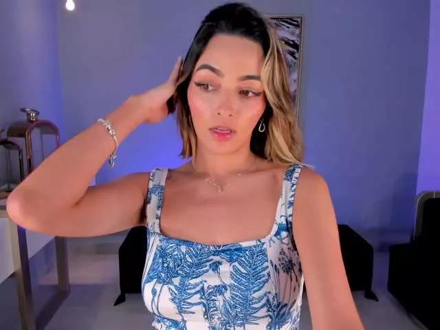 Checkout sexy slut MelissaMoore MelissaMoore from BongaCams