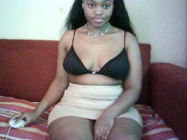 Mercedes-bunz05 from BongaCams