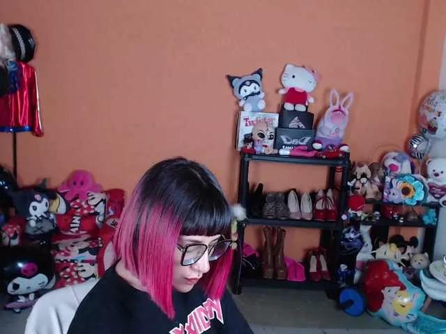 Explore MiaJhons, she wants to masturbate for you MiaJhons from BongaCams