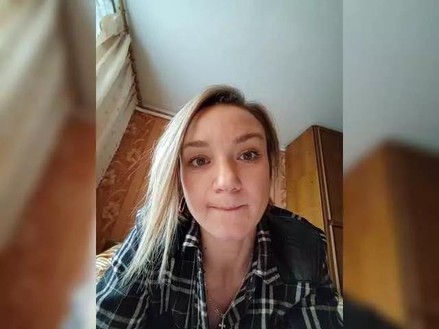 Masturbate to 18 years old Olia-81 from BongaCams Olia-81 from BongaCams