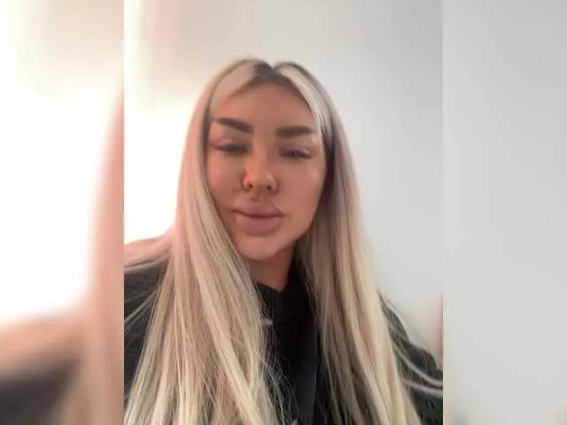 SarahStone from BongaCams