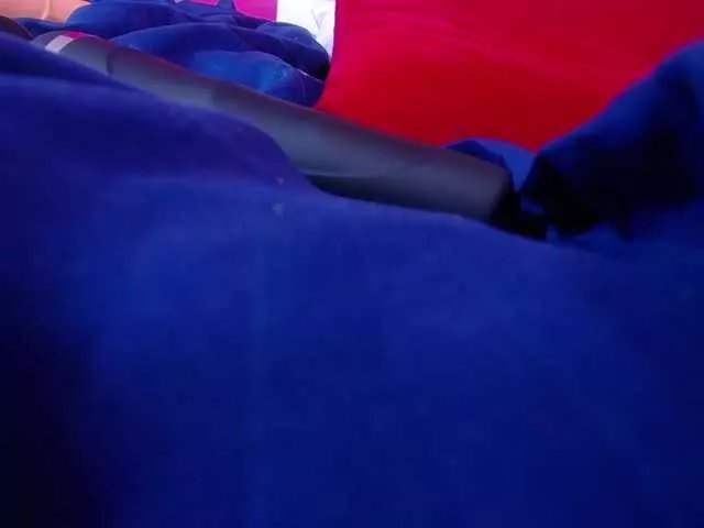 tiny-sarah1 on BongaCams