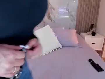 _dara_ — I'm hot make me come dildo + anal    #squirt #bigboobs #anal #latina #milf [1322 tokens remaining]