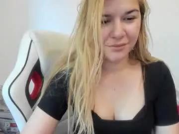 Join Chaturbate's Artsyandcraftsy_ artsyandcraftsy_ from Chaturbate