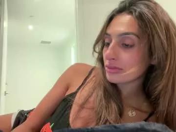 Watch naked performer Camiliakxoxo camiliakxoxo from Chaturbate