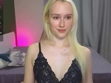 Cute Caseylabow wants you to fuck her body now caseylabow from Chaturbate