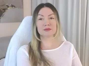 elyaherry — Goal: I'm smiling happily and you're so cute. #milf #bigass #feet #shy #heels  - Next Goal: It's a very nice evening and I'm so r