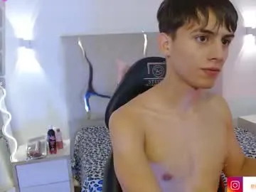 evan_tay — dance sexy [70 tokens remaining]