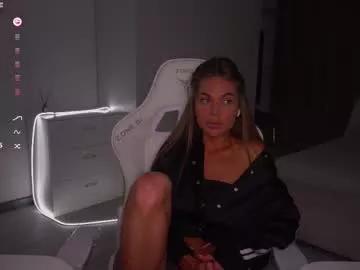 Checkout 23 years old evelina_fox from Chaturbate evelina_fox from Chaturbate