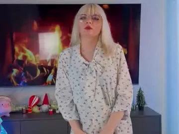 linettesemprini — Welcome! Goal:  kiss the camera gently  #petite #cute #blonde #skinny #new [28 tokens remaining]