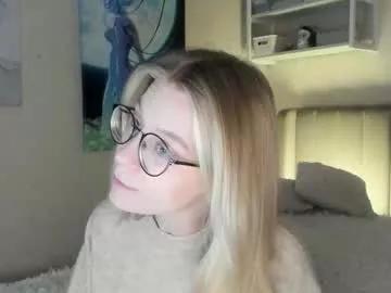 Check out Lunar_sofia, she wants to masturbate for you lunar_sofia from Chaturbate