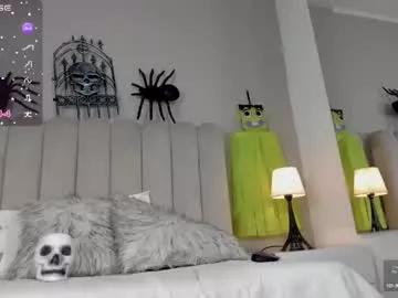 Masturbate to Melanie_hillz, she wants to masturbate for you melanie_hillz from Chaturbate