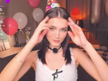 synne_glows from Chaturbate