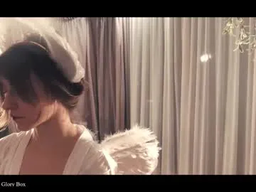 webcora — welcome, stranger, what can I do for you? - Goal: ice cube sliding on my body [177 tokens left] #sensual #dance #erotic #petite #tease