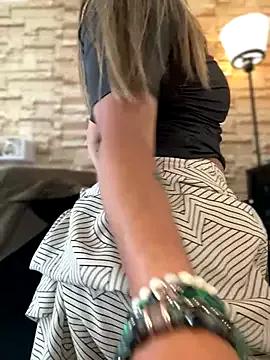 _Abril-Office1 from StripChat