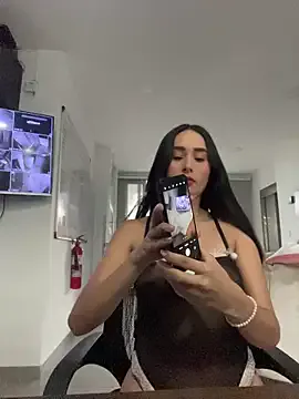 Ashlee_Monroee — show tits to my boss