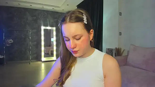 Candy_Cansew — I'm playing with my nipples for you