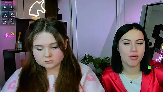 candy_flossie1 — kiss with a girl