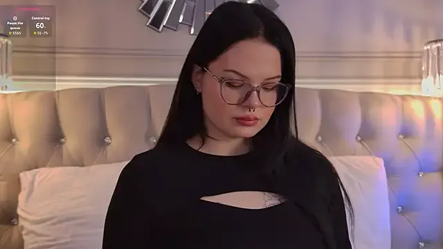 CindyMill — TOPLESS 5 MIN AND NIPPLE CLAMPS