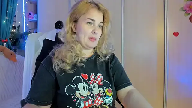 CoraSwon from StripChat