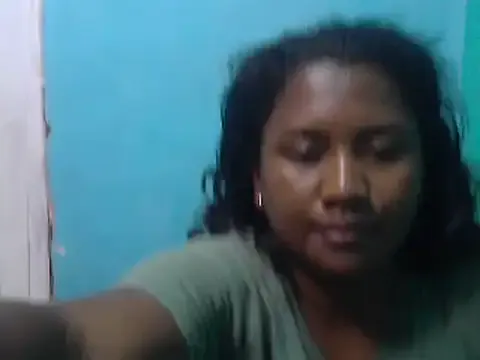 cutybigass — show tits