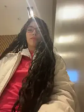 dani_bela — Muestro las tetas en el restaurante