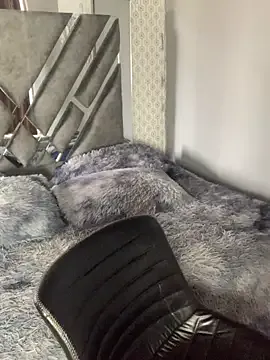 Daniela_Pink — Show Tits