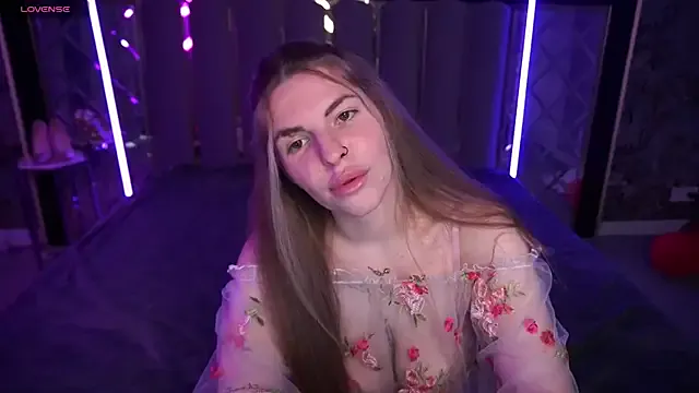 DanielaReign — control lovense for 3 minutes