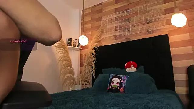 Explore Emily_brown04, zie wants to masturbate for you Emily_brown04 from StripChat