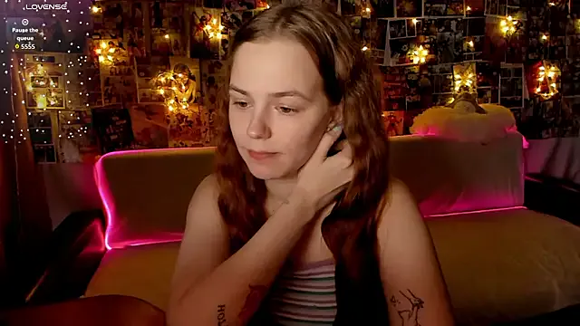 Fox_Lisa — spit on boobs