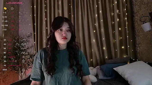 FreyaRaya — show tits and spit