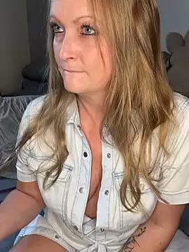 HoneyBluex from StripChat