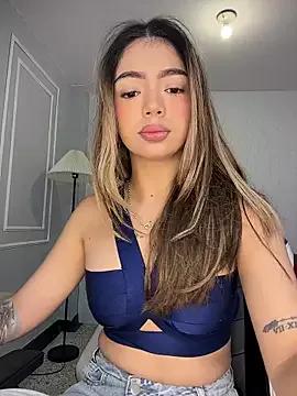 Sexy HoneyMollyX wants you to fuck her body now HoneyMollyX from StripChat