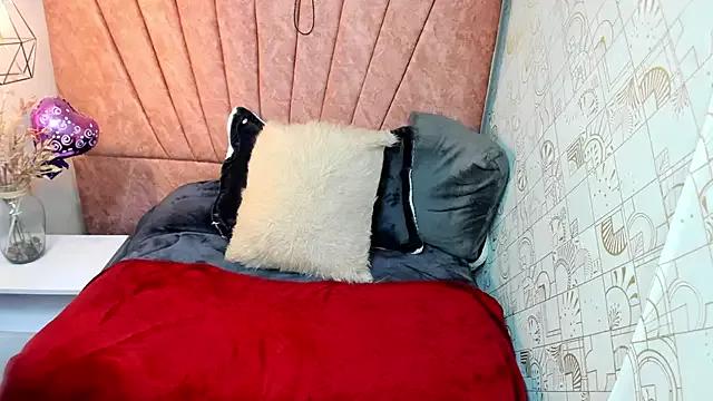 Issa_Milf__ from StripChat