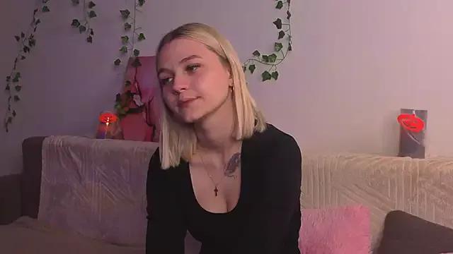 Explore hot stripper KelleDomin KelleDomin from StripChat